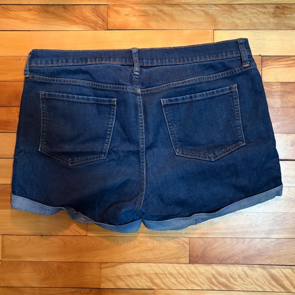 Old Navy Semi-Fitted Blue Jean Shorts – Size 14 - Picture 6 of 6